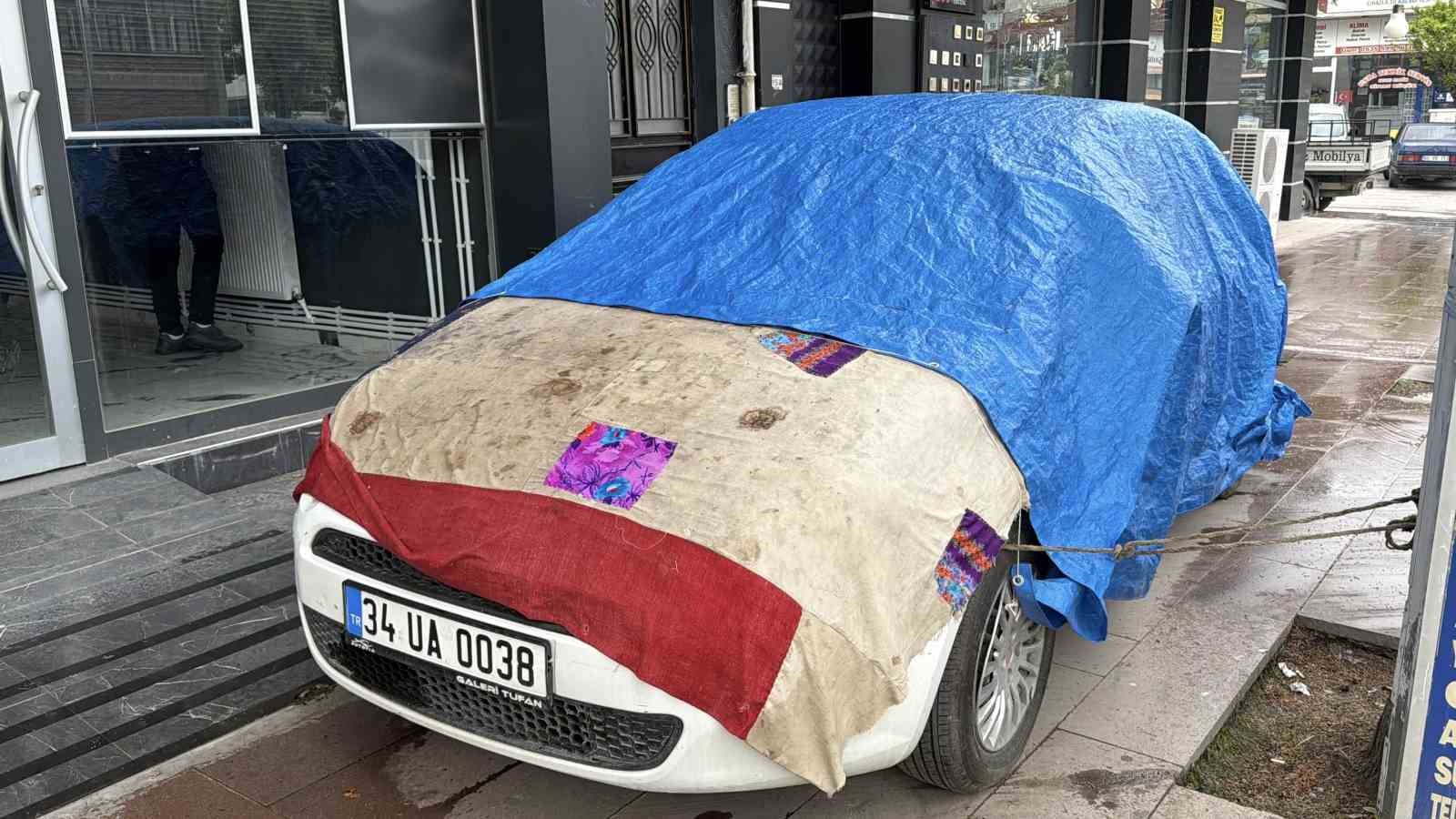 turhalda taskin korkusuyla vatandas otomobilini agaca bagladi 3 LkEzLQmz