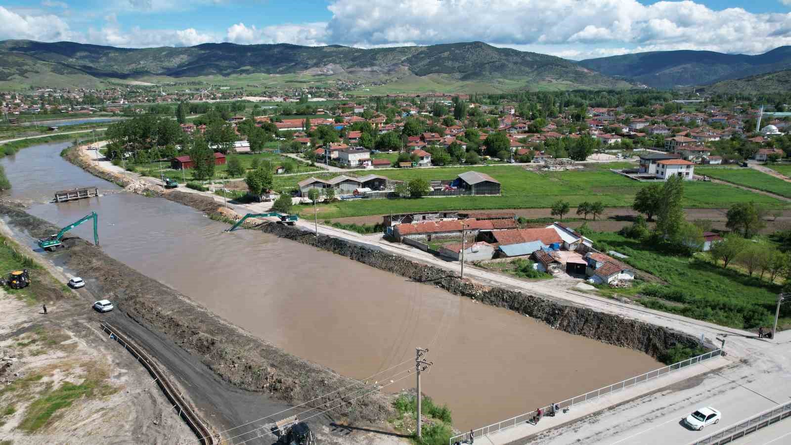 turhalda taskin riski altindaki yerlesim yerleri bosaltiliyor 1 F68YwlGl