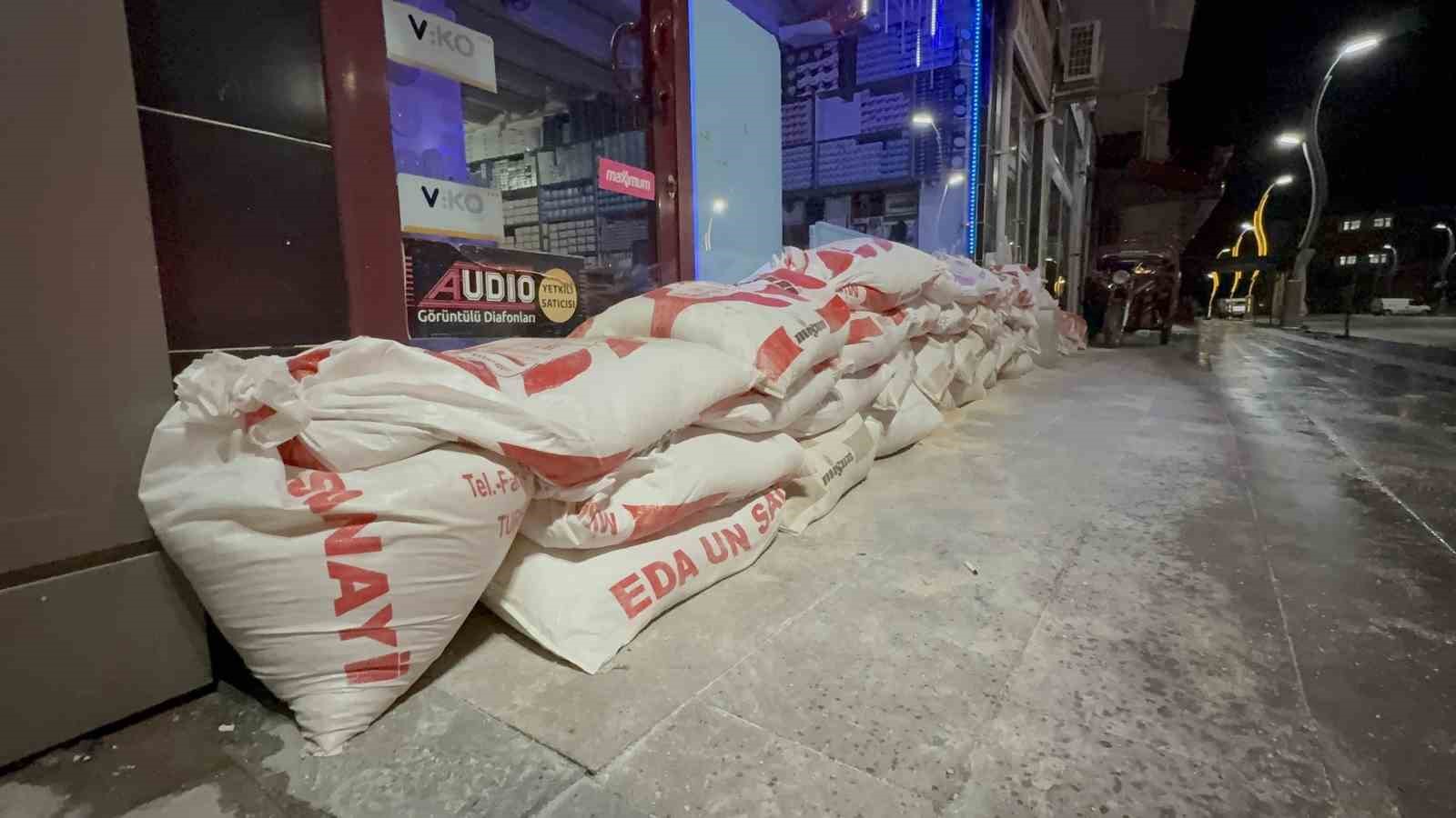 turhalda taskin riskine karsi bazi cadde ve sokaklar arac trafigine kapatildi 6 35uOIKSi