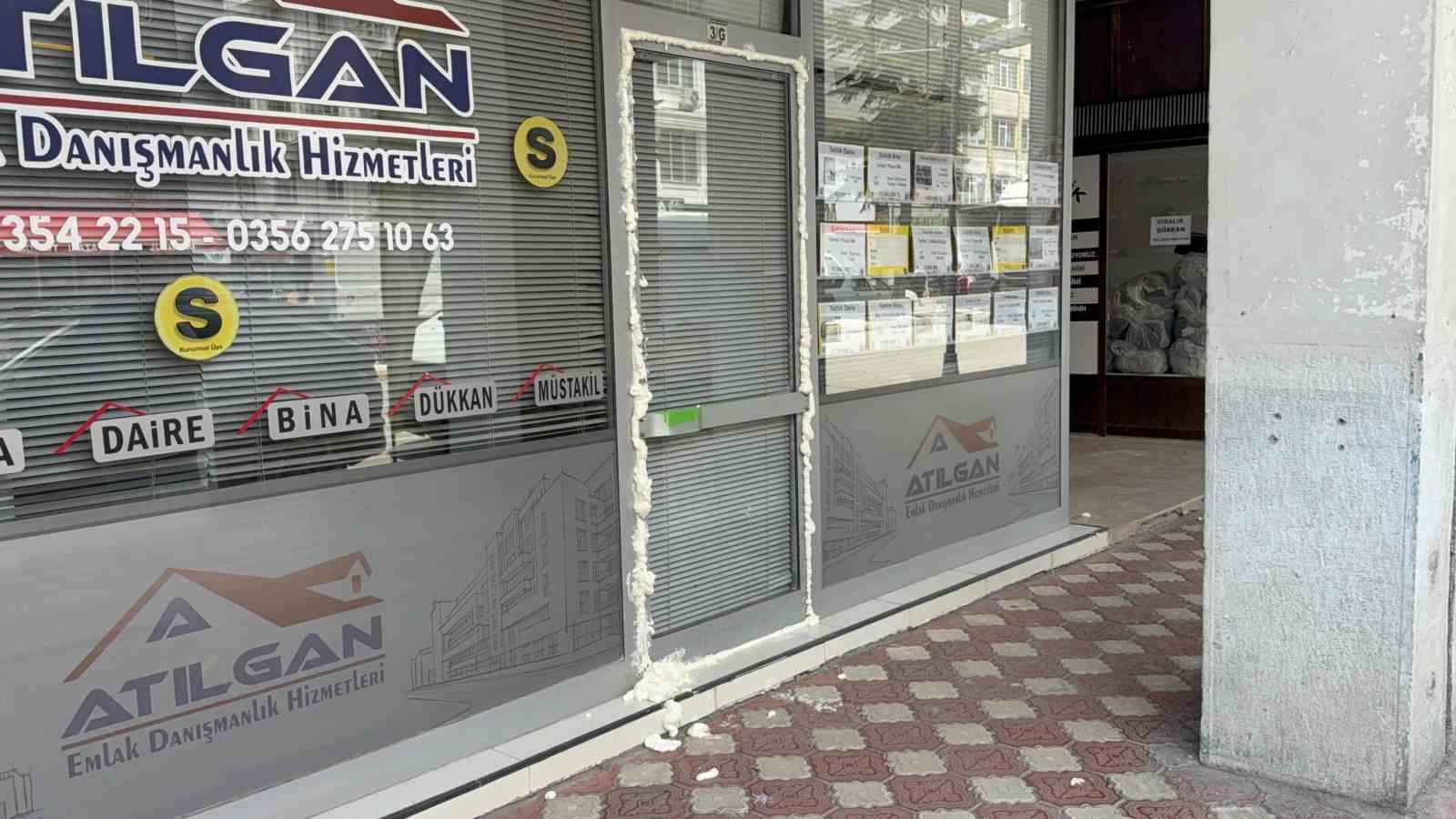 turhalda taskin riskine karsi esnaf kepenk kapatti 2 zZYADGJ3