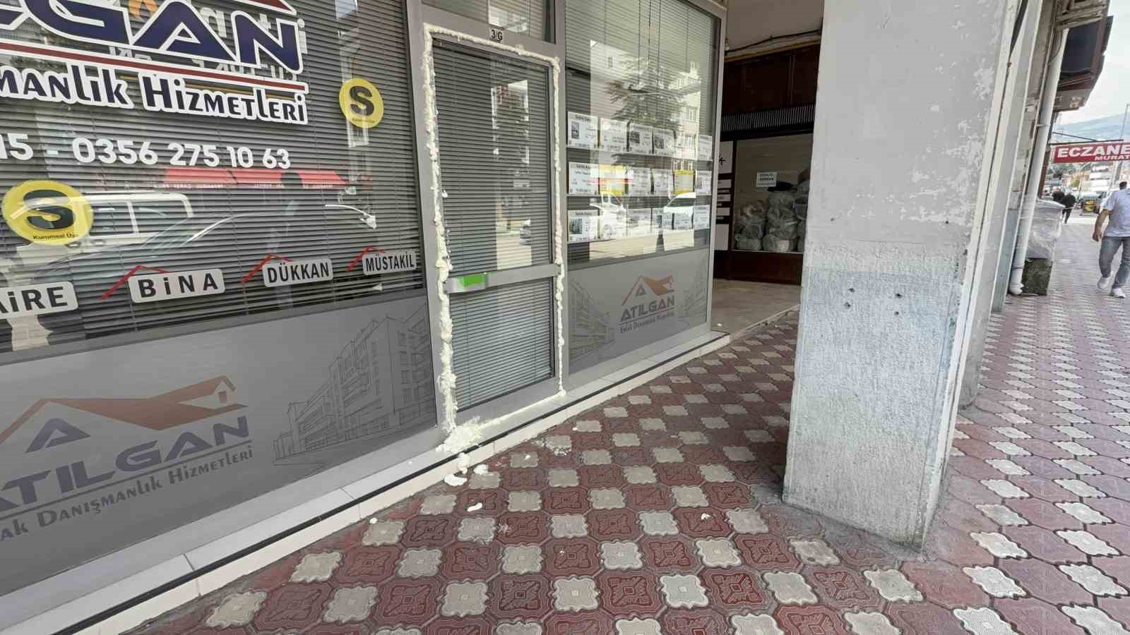 turhalda taskin riskine karsi esnaf kepenk kapatti 3 NBXb8B4z