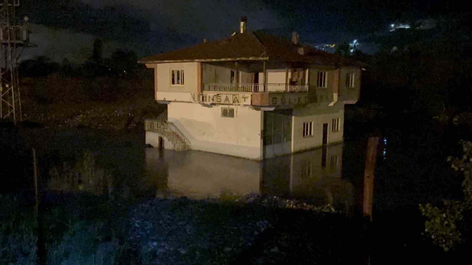 turhalda yesilirmak suyu tasti bazi evleri su basti 2 uuXOeNX6