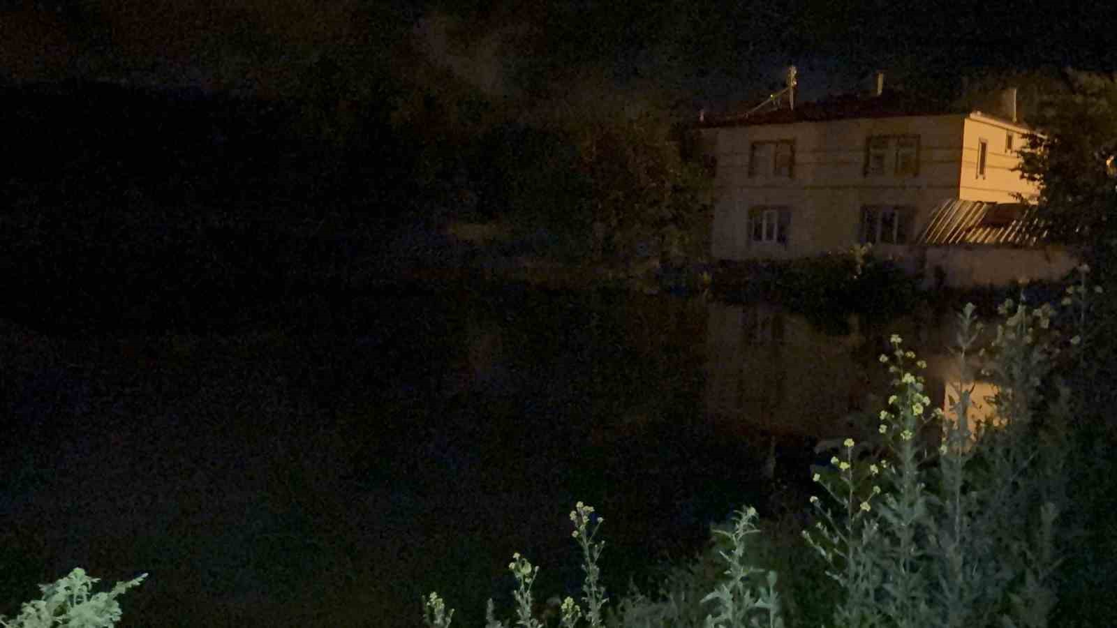 turhalda yesilirmak suyu tasti bazi evleri su basti 3 b1Kdu82E