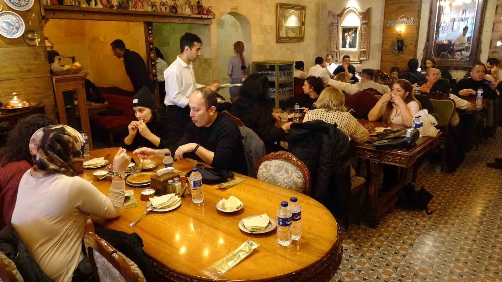 Turistler bayramda unutulmaz bir gastronomi deneyimi yaşadı 7 turistler bayramda unutulmaz bir gastronomi deneyimi yasadi 3 kJU9iTUF
