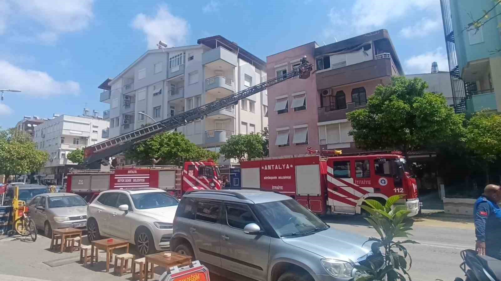 turistler pazar alisverisini birakip yangin goruntuleme yarisina girdi 7 XTkc7bdb