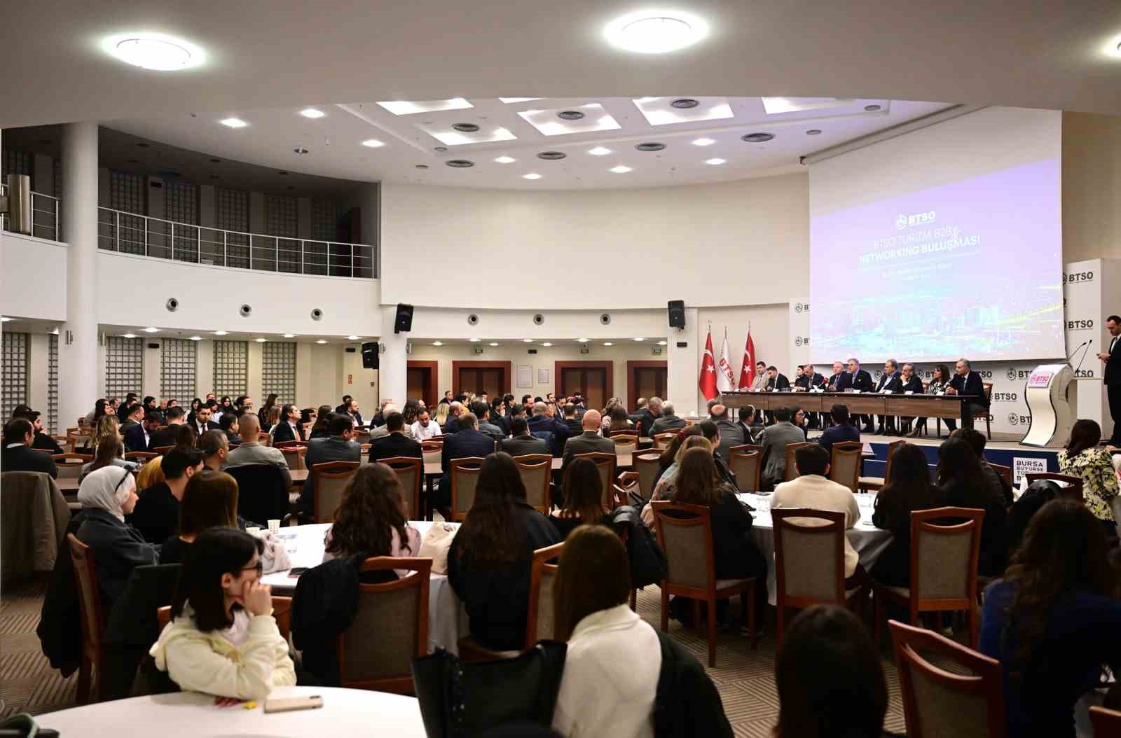 turizm sektoru temsilcileri is birligi masasinda bulustu 1 5YSdLeMP