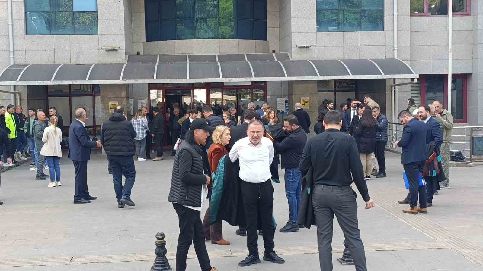 Turizmci Zafer Süral: "İsteklerin ardı arkası kesilmiyor, benim de dayanacak gücüm kalmamıştı şikayetçi oldum" 6 turizmci zafer sural isteklerin ardi arkasi kesilmiyor benim de dayanacak gucum kalmamisti sikayetci oldum 997qWmyN