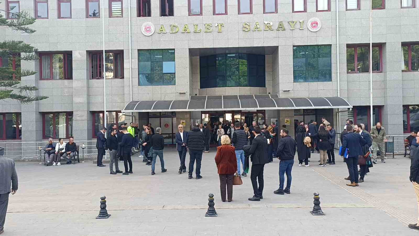 Turizmci Zafer Süral: "İsteklerin ardı arkası kesilmiyor, benim de dayanacak gücüm kalmamıştı şikayetçi oldum" 4 turizmci zafer sural isteklerin ardi arkasi kesilmiyor benim de dayanacak gucum kalmamisti sikayetci oldum lNmhlTY7