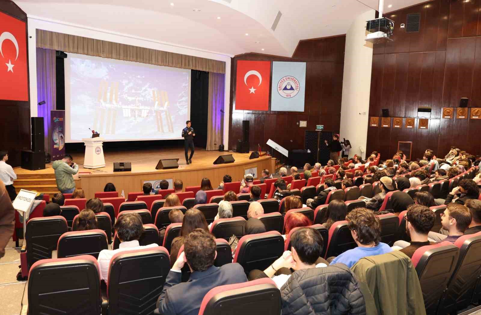 turk astronot tuva cihangir atasever eru ogrencileri ile bir araya geldi 1 ISvSXDVL