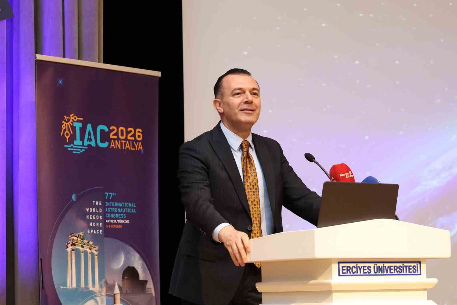 turk astronot tuva cihangir atasever eru ogrencileri ile bir araya geldi 5 PNztEC4m