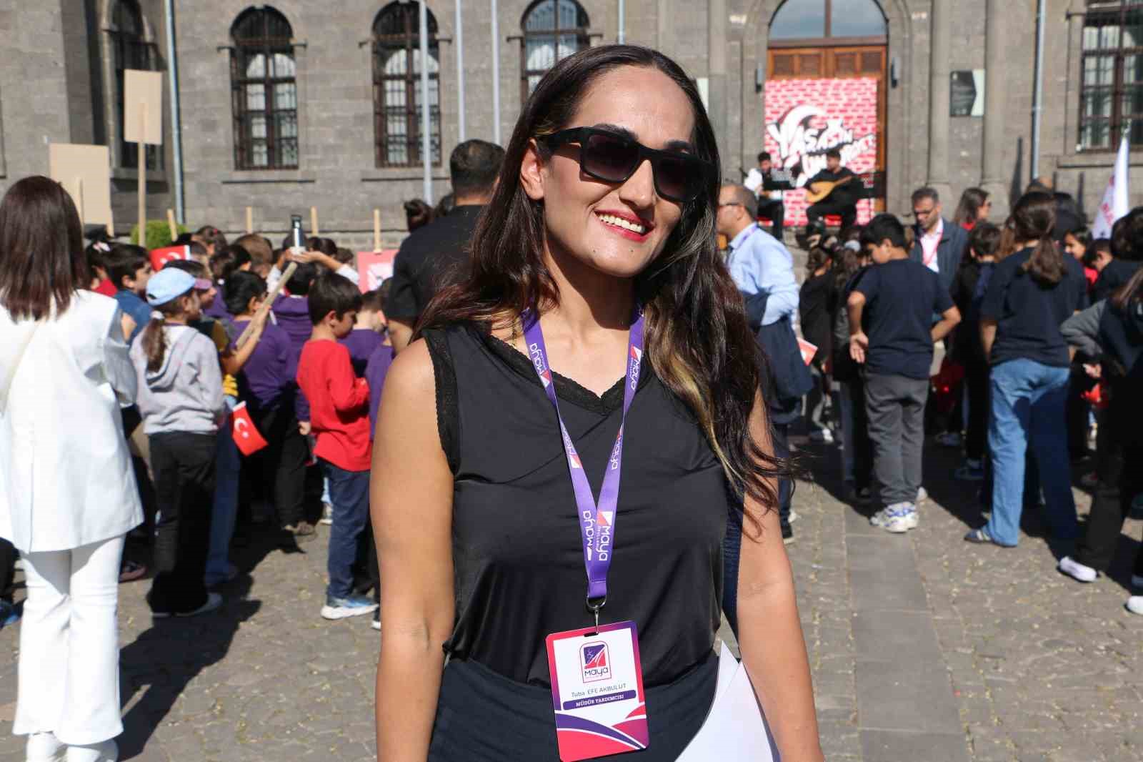 Türk bayrağını kapan sokağa çıktı, minik öğrenciler cumhuriyeti kutladı 21 turk bayragini kapan sokaga cikti minik ogrenciler cumhuriyeti kutladi 17 jiyFrFuM