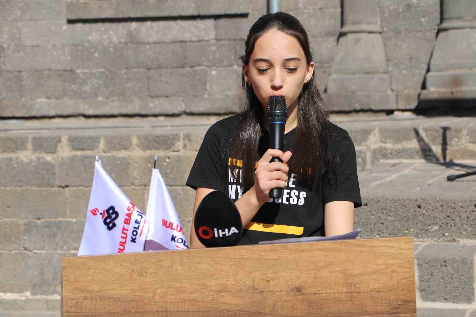 Türk bayrağını kapan sokağa çıktı, minik öğrenciler cumhuriyeti kutladı 8 turk bayragini kapan sokaga cikti minik ogrenciler cumhuriyeti kutladi 4 Ipaw1hCr