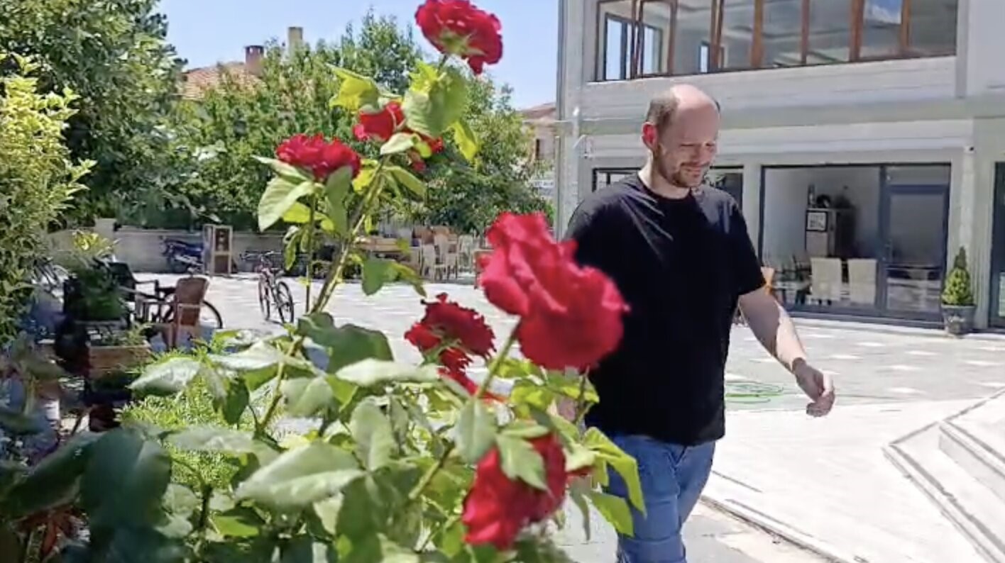 Türk bayraklı nişanın ardından Alman damat Müslüman oldu 5 turk bayrakli nisanin ardindan alman damat musluman oldu 1 uBj1l7iM