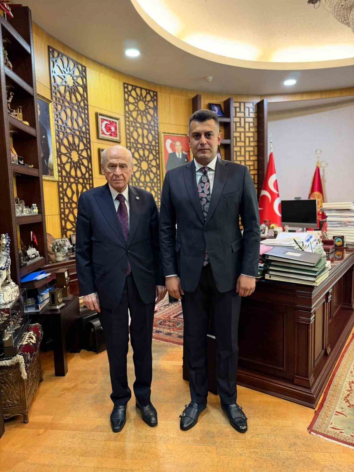 turk boks federasyonundan mhp genel baskani devlet bahceliye ziyaret 0 ePN2QktW
