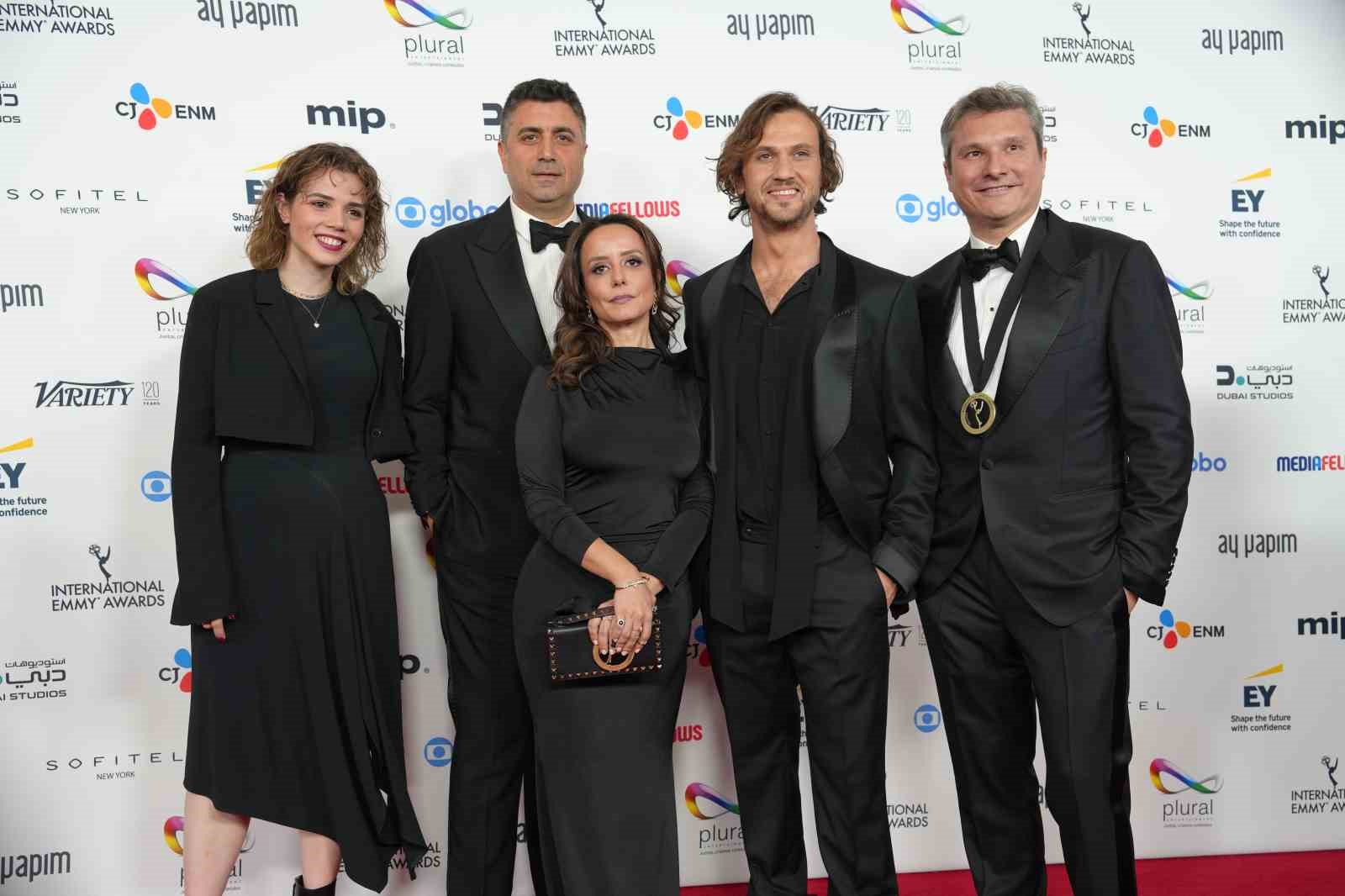 turk dizisi deha uluslararasi emmy odulunu kazandi 12