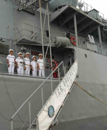 turk-donanmasindan-atlantikin-otesinde-guc-gosterisi-tcg-orucreis-new-yorkta-3df2YKTY.jpg