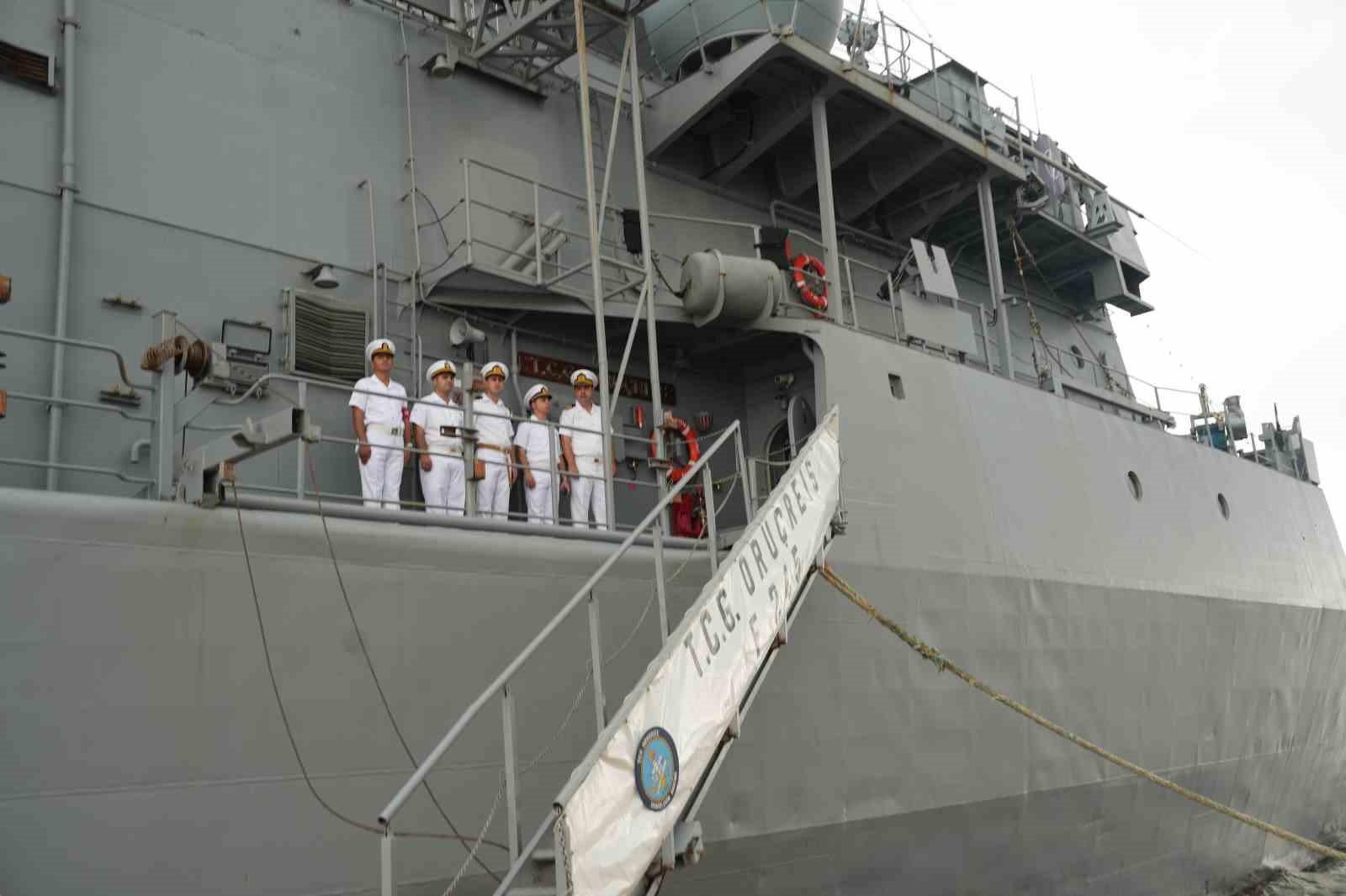 turk-donanmasindan-atlantikin-otesinde-guc-gosterisi-tcg-orucreis-new-yorkta-3df2YKTY.jpg