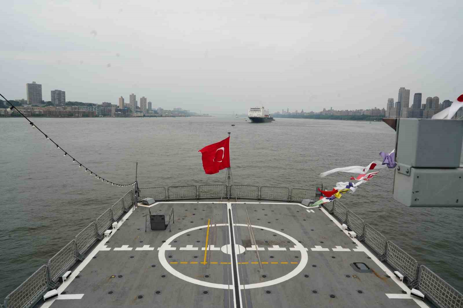 turk donanmasindan atlantikin otesinde guc gosterisi tcg orucreis new yorkta 9 GNQycAGC