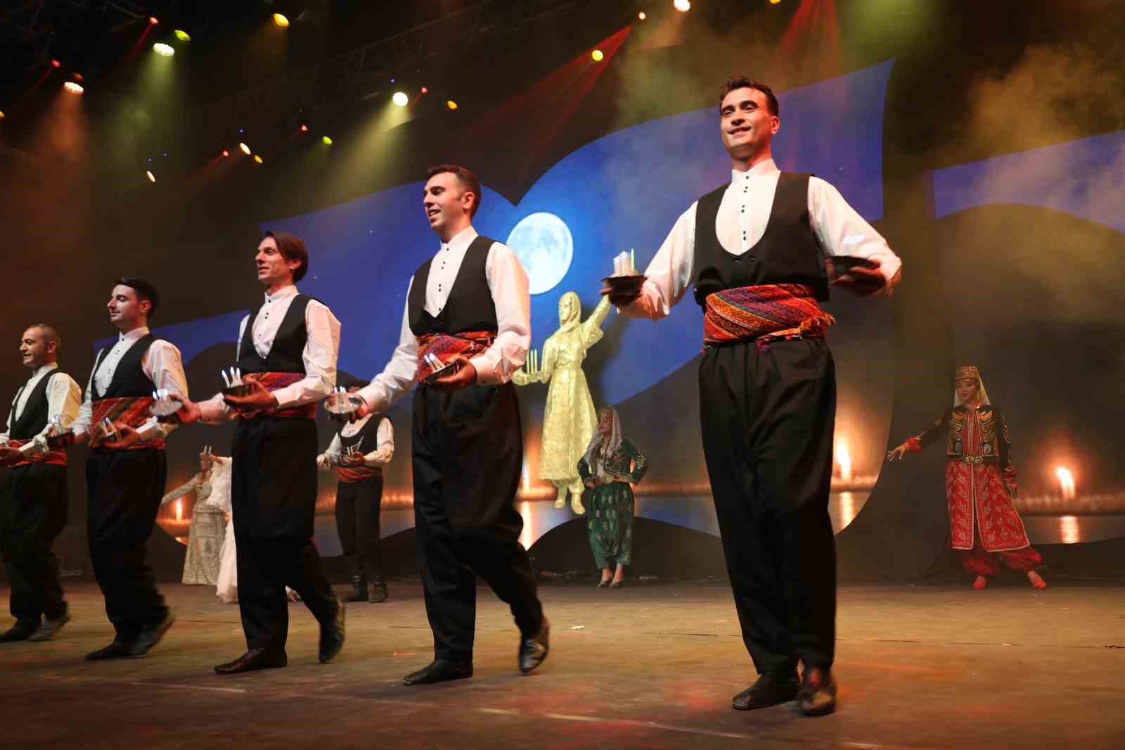turk dunyasi renkleriyle elazigda parladi hazar siir aksamlari finali begeni topladi 8 5RJs9UOO