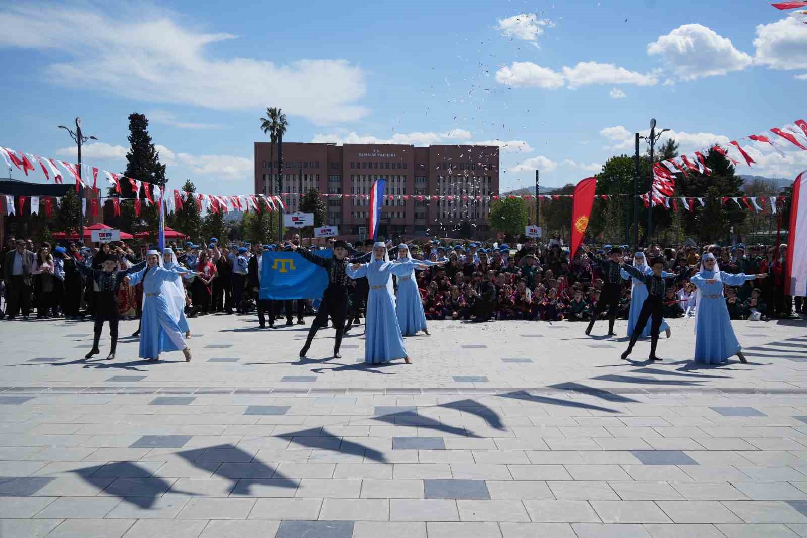 turk dunyasinin cocuklari samsunu renklendirdi 8 enB6UFWL