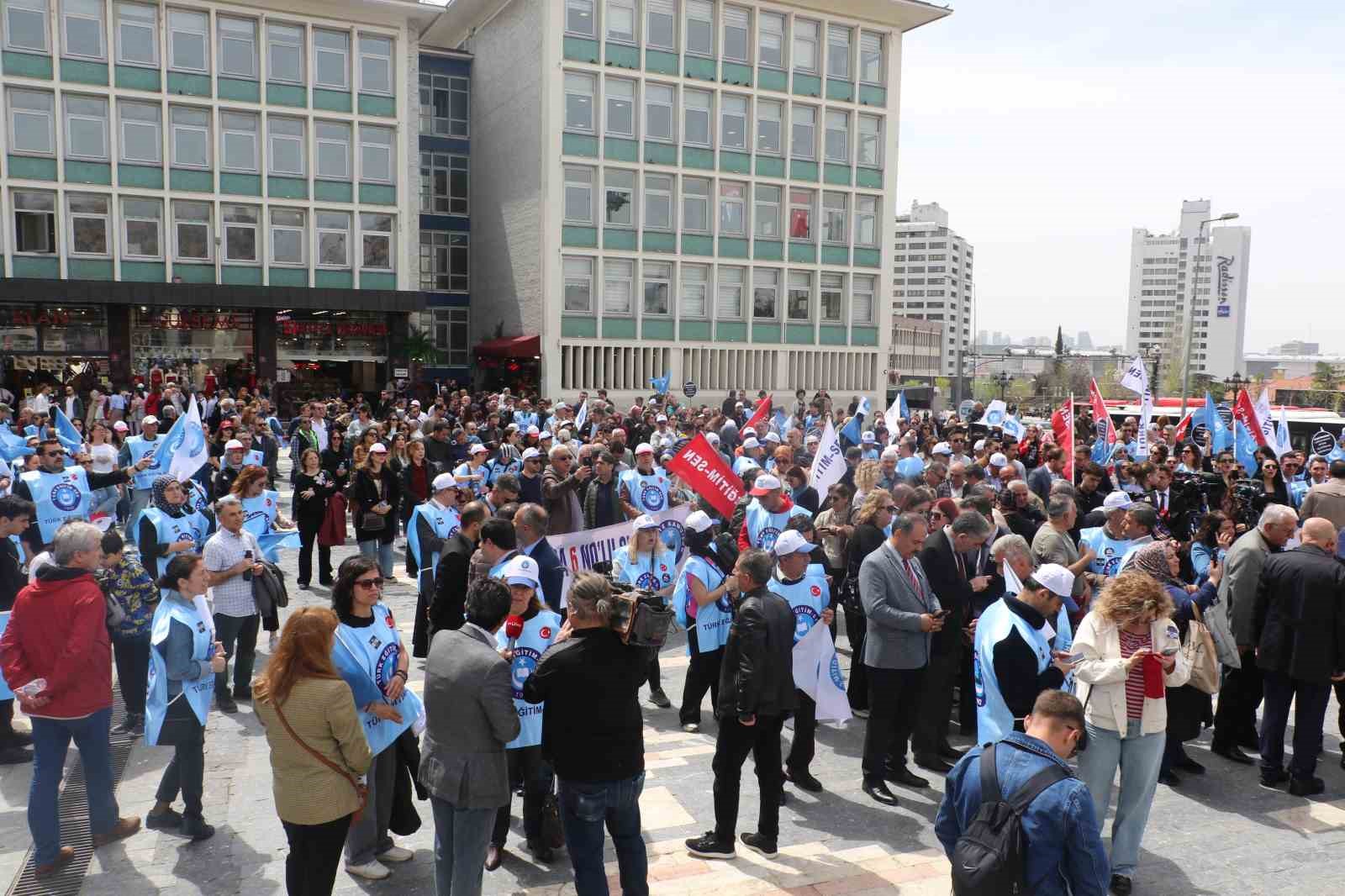 Türk Eğitim-Sen Genel Başkanı Geylan: "Okul polisi uygulaması istisnasız her eğitim kurumunda hayata geçirilmeli" 7 turk egitim sen genel baskani geylan okul polisi uygulamasi istisnasiz her egitim kurumunda hayata gecirilmeli HpdFaB5P