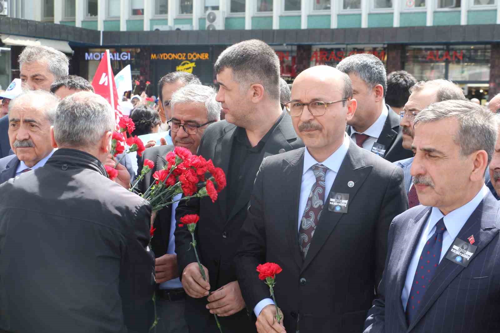 Türk Eğitim-Sen Genel Başkanı Geylan: "Okul polisi uygulaması istisnasız her eğitim kurumunda hayata geçirilmeli" 10 turk egitim sen genel baskani geylan okul polisi uygulamasi istisnasiz her egitim kurumunda hayata gecirilmeli z3qTrrPv