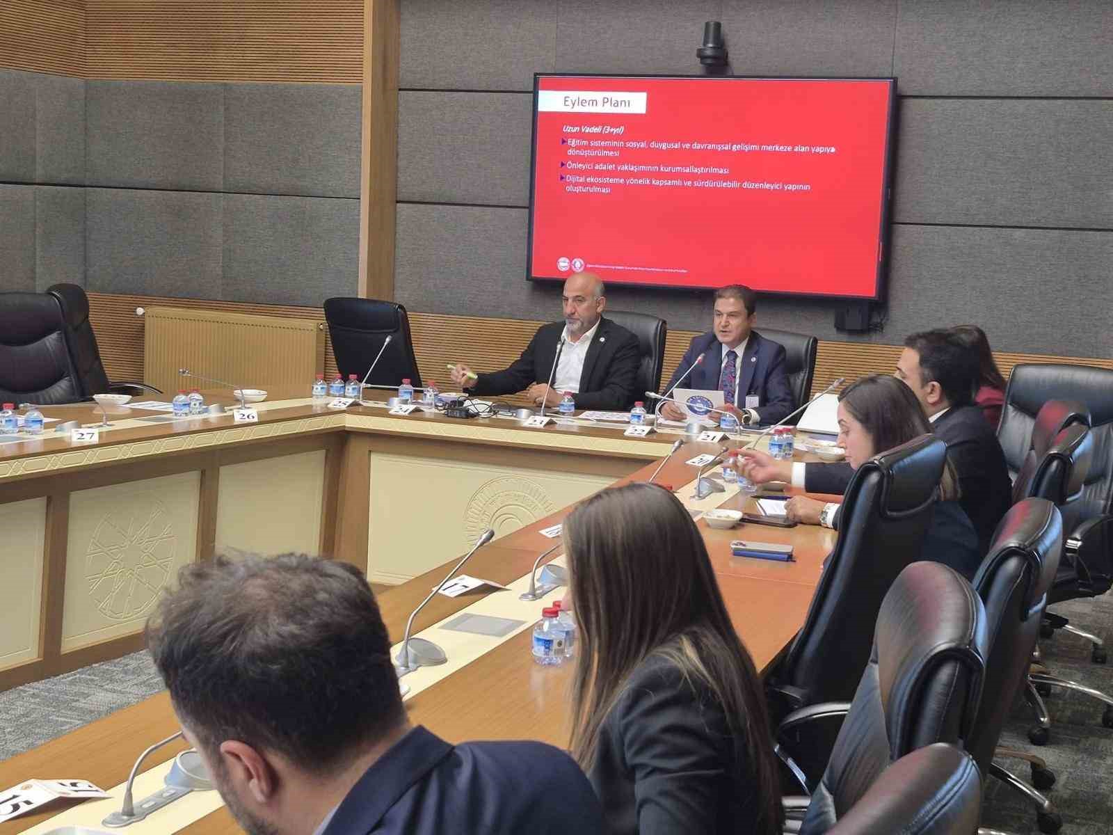 Türk Eğitim-Sen Genel Sekreteri Dolgun: "Okullarımızın güvenliği yalnızca bir eğitim meselesi değil, bir güvenlik ve beka meselesidir" 4 turk egitim sen genel sekreteri dolgun okullarimizin guvenligi yalnizca bir egitim meselesi degil bir guvenlik 6QJLMfaD