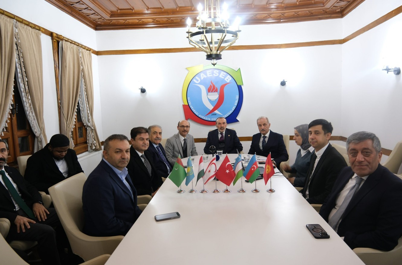 turk egitim senden 250 turkmen gencine akademik turkce egitimi 1 BEAq8YSX