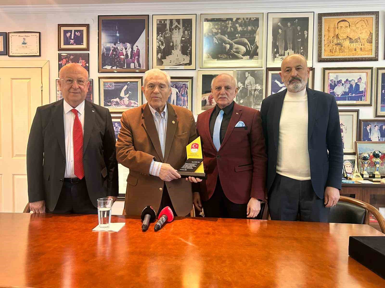 turk guresinin onemli ismi ahmet ayika anlamli odul 2 KGJQIVjN