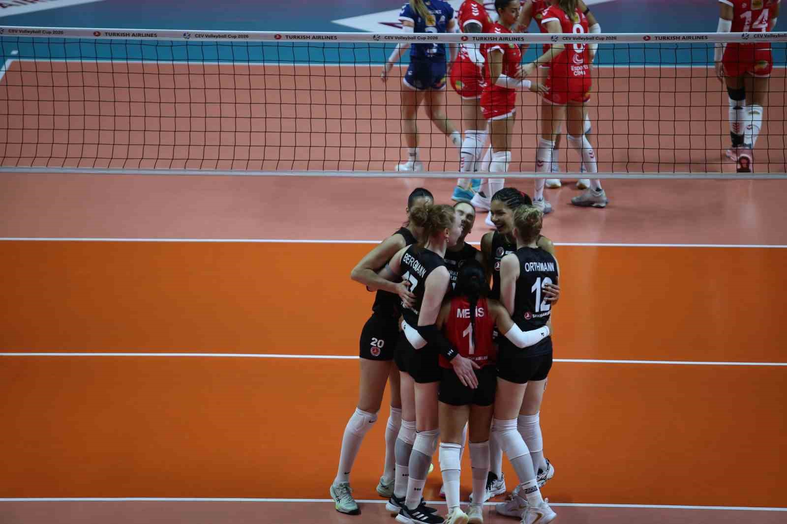 turk hava yollari avarca de menorcayi 3 1 maglup etti 2 EPwlABea