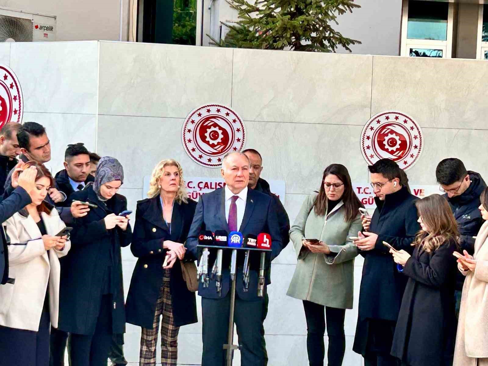 turk is genel baskan yardimcisi agar asgari ucret tespit komisyonu oncesi bakan isikhan ile gorustu CDYnVlUg