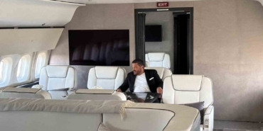turk-is-insani-ugur-akkus-boeing-business-jet-aldigini-duyurdu-32Dbaw8M.jpg