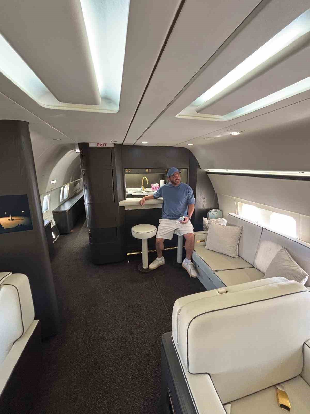 turk is insani ugur akkus boeing business jet aldigini duyurdu 4