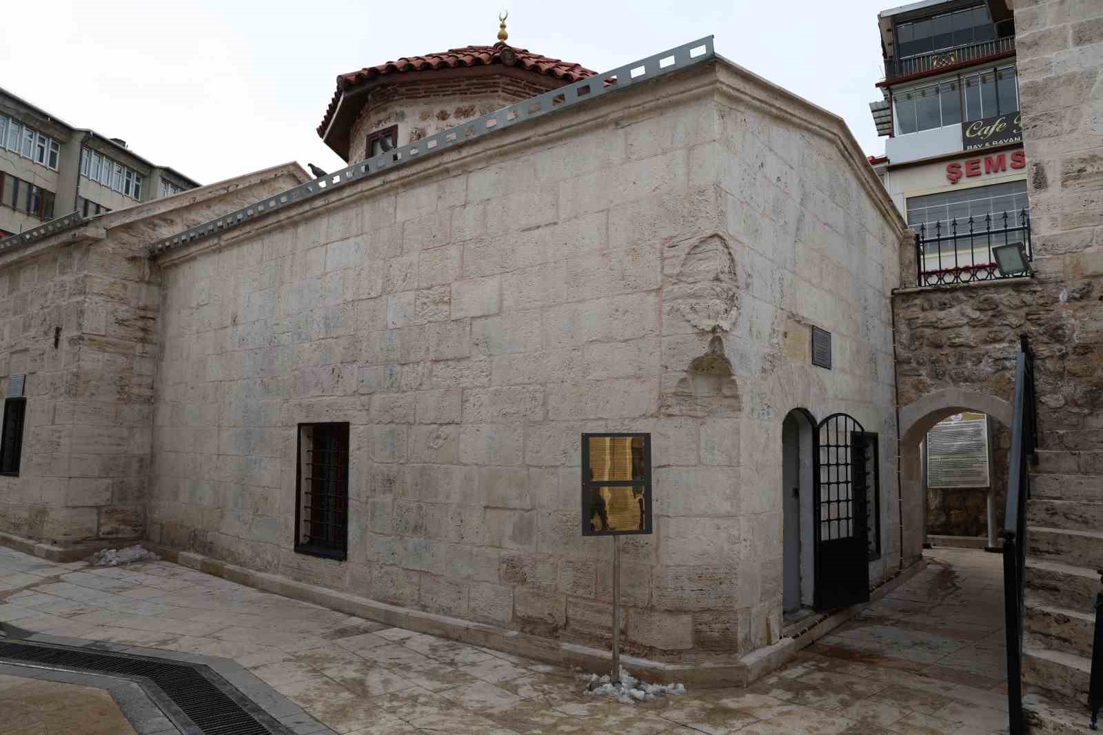 turk islam tarihindeki 3 semsten biri kara semsin turbesi ziyaretcilerini agirliyor 3 kvTSydba