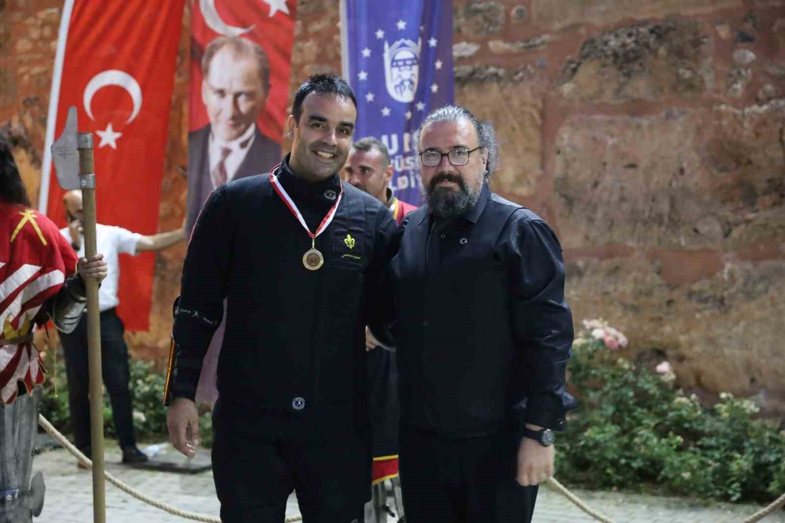 turk kiliclari zindankapida carpisti 0 SEmIUWsk