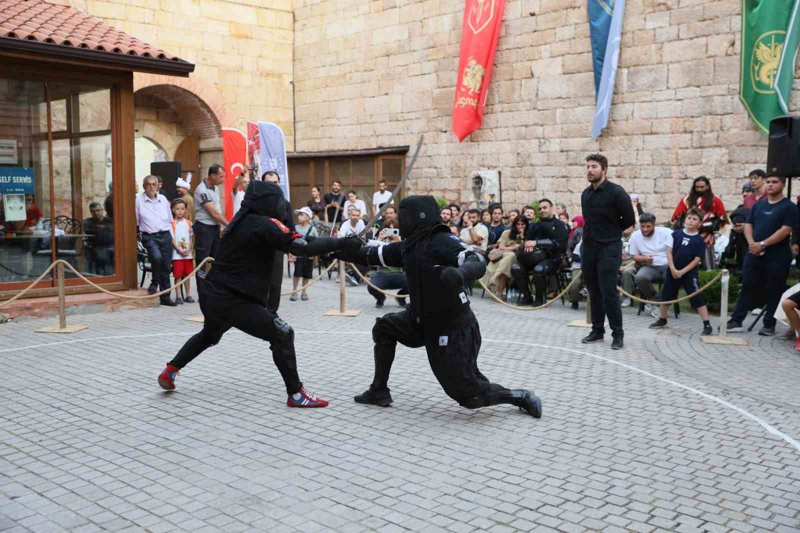 turk kiliclari zindankapida carpisti 1 G2uSk2MU