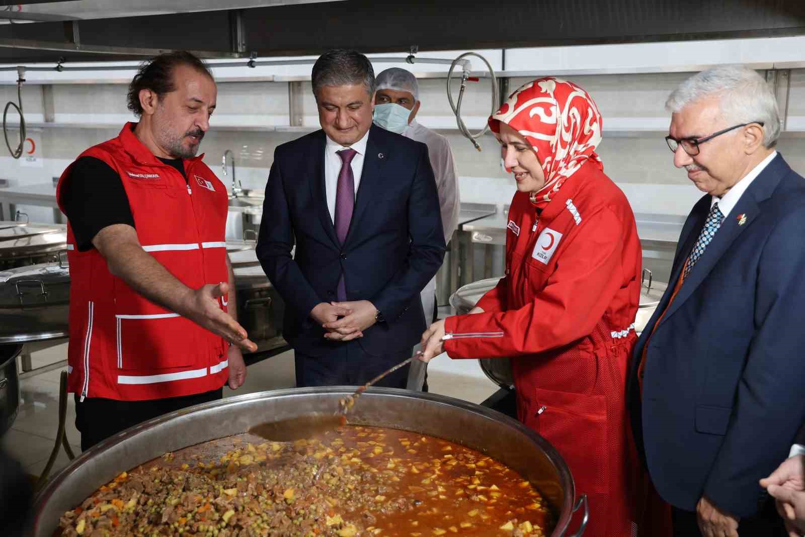 turk kizilay adanada asevini hizmete acti 0 bY5tIStO
