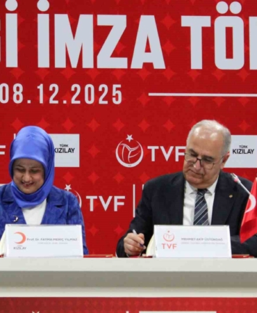 turk-kizilay-baskani-yilmaz-toplumun-direnci-genclerimizin-gelecege-daha-umut-dolu-bakmasiyla-artar-kiplmAIE.jpg