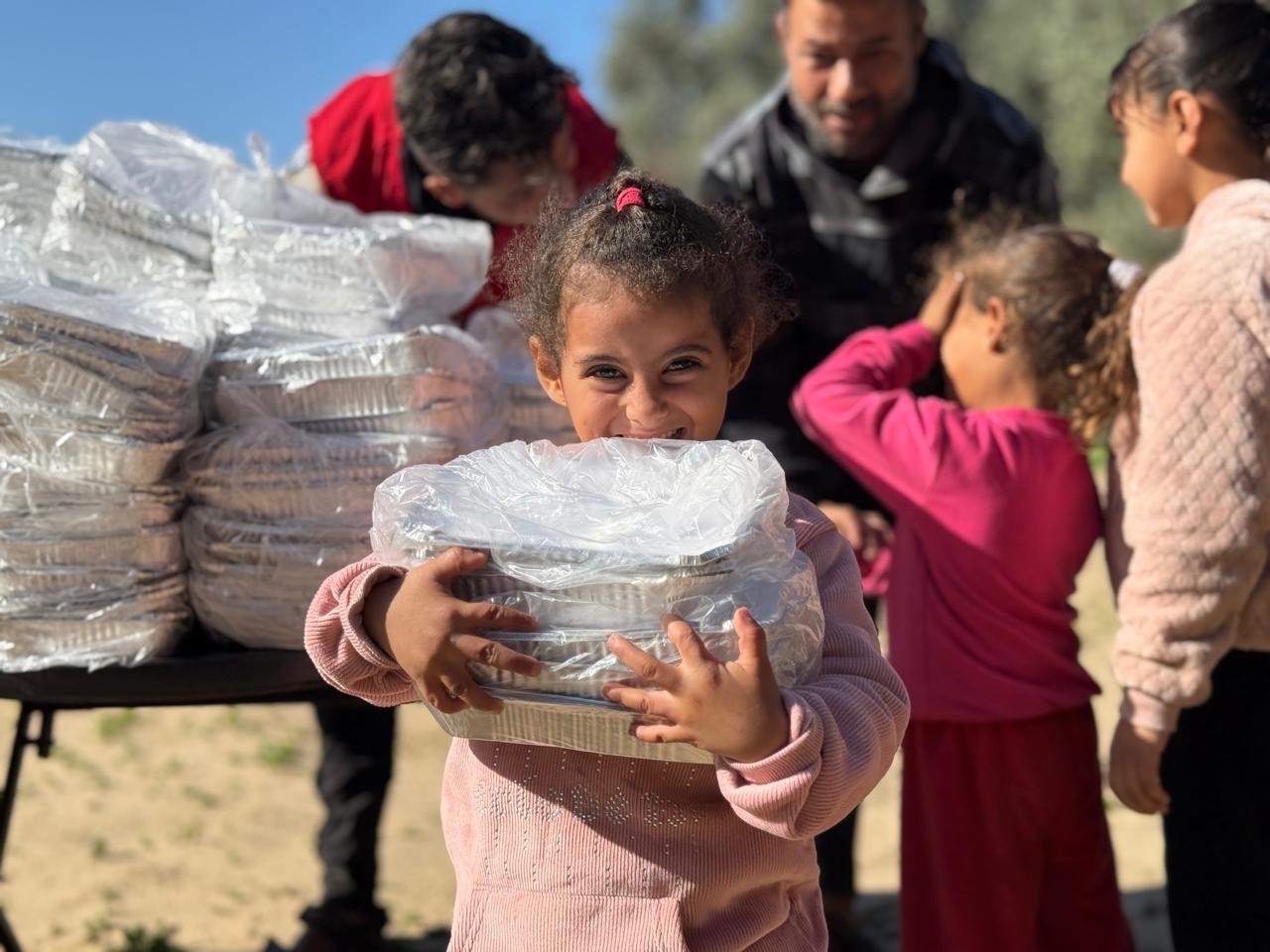 Türk Kızılay, Gazze’de kışlık destek ve sıcak yemek yardımlarını sürdürüyor 5 turk kizilay gazzede kislik destek ve sicak yemek yardimlarini surduruyor 1 tOYQB62G