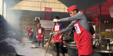 turk-kizilay-gazzede-kislik-destek-ve-sicak-yemek-yardimlarini-surduruyor-d7Ph59w9.jpg