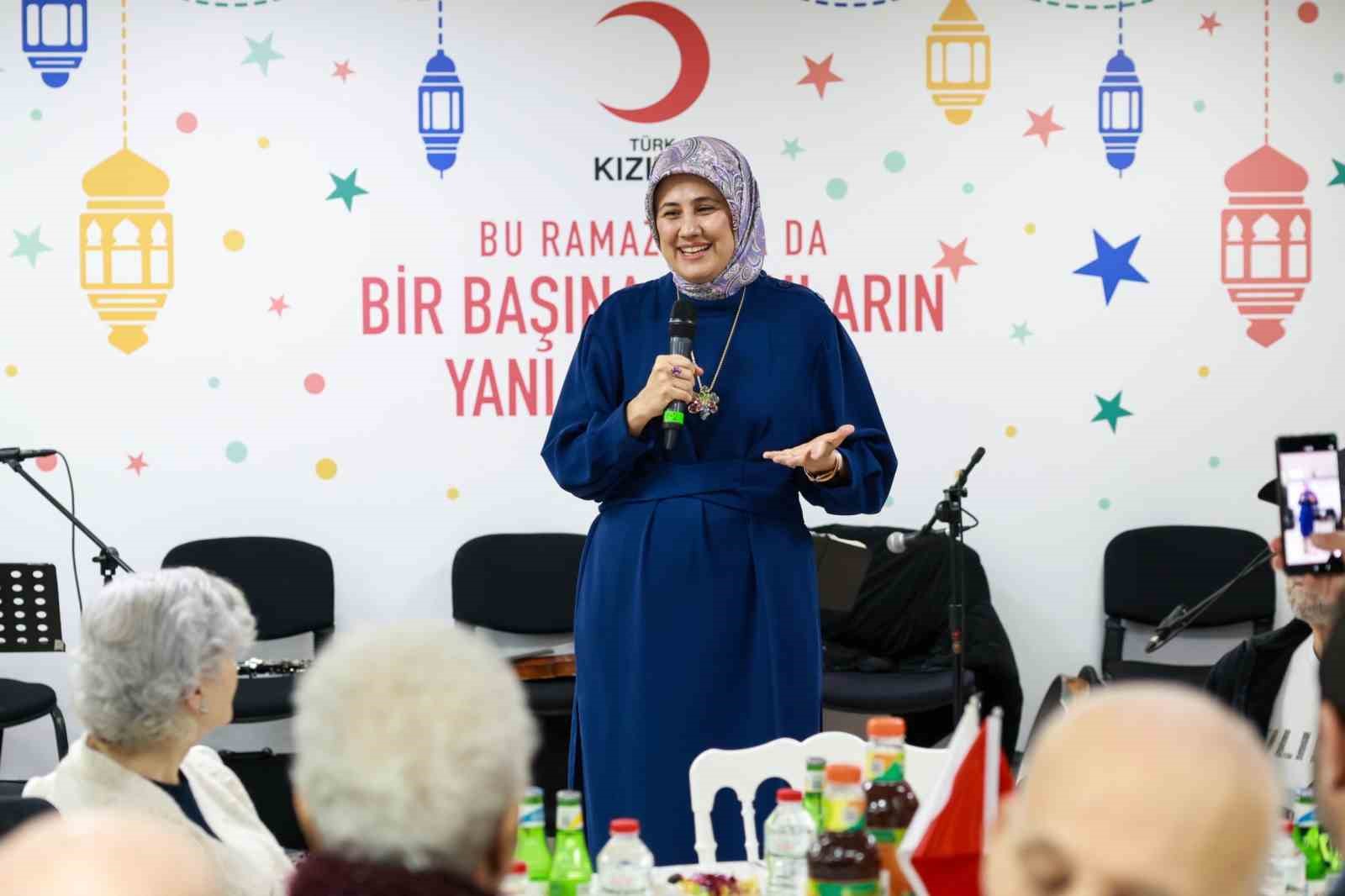 turk kizilay huzurevi sakinleriyle iftarda bulustu 3 rf5Ztu5j