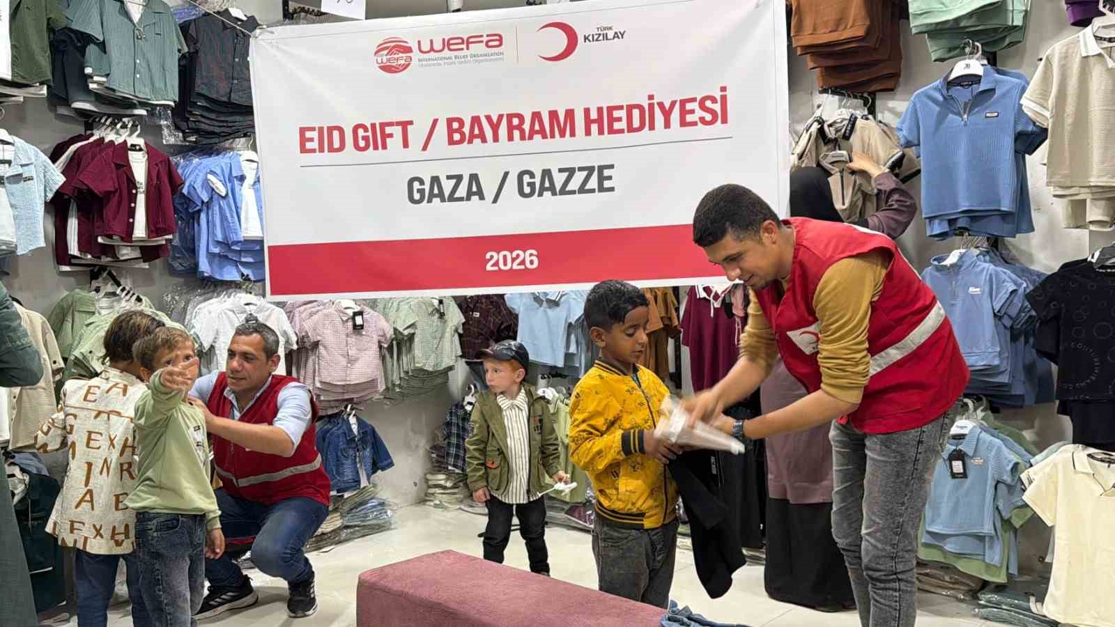 turk kizilaydan gazzeli cocuklara bayramlik sevinci 0 Zs2wBh5l