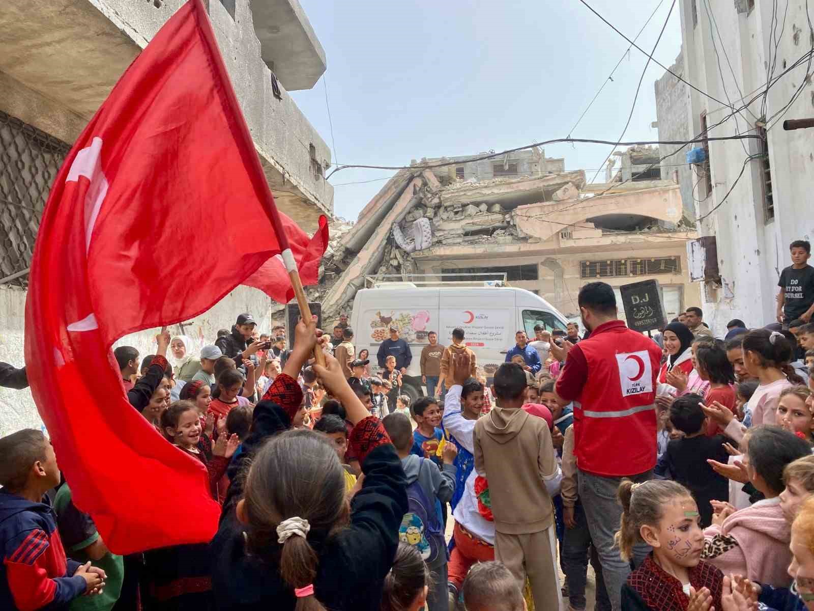 turk kizilaydan gazzeli cocuklara bayramlik sevinci 3 8ViTsLs6