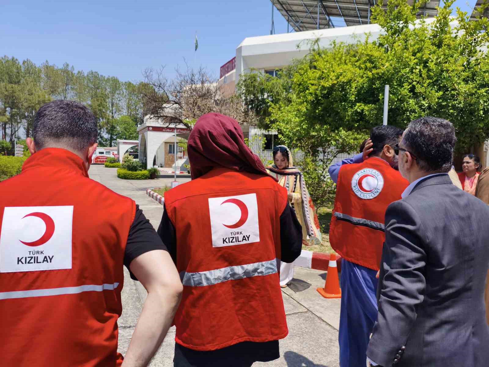 turk kizilayi islamabadda kurban hisse dagitimina devam ediyor 3 yW6X5MTP