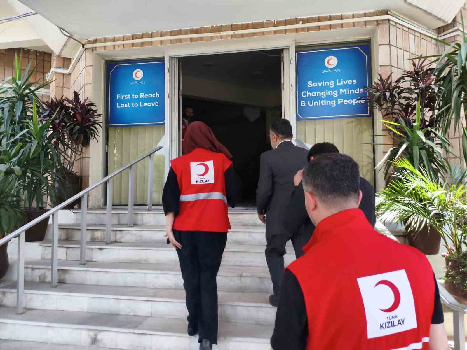 turk kizilayi islamabadda kurban hisse dagitimina devam ediyor 4 krvBMtAc