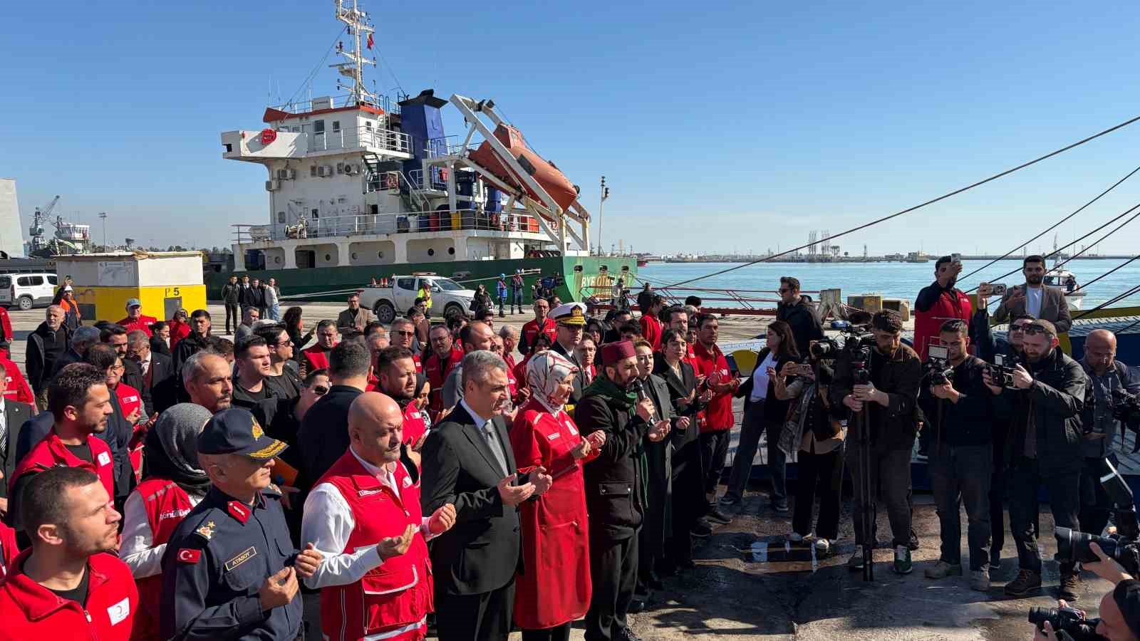 Türk Kızılay’ın ‘İyilik Gemisi’ Ramazan’ın ilk gününde Gazze’ye uğurlandı 8 turk kizilayin iyilik gemisi ramazanin ilk gununde gazzeye ugurlandi 4 wgcihLPD