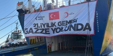 turk-kizilayin-iyilik-gemisi-ramazanin-ilk-gununde-gazzeye-ugurlandi-58DitzEr.jpg