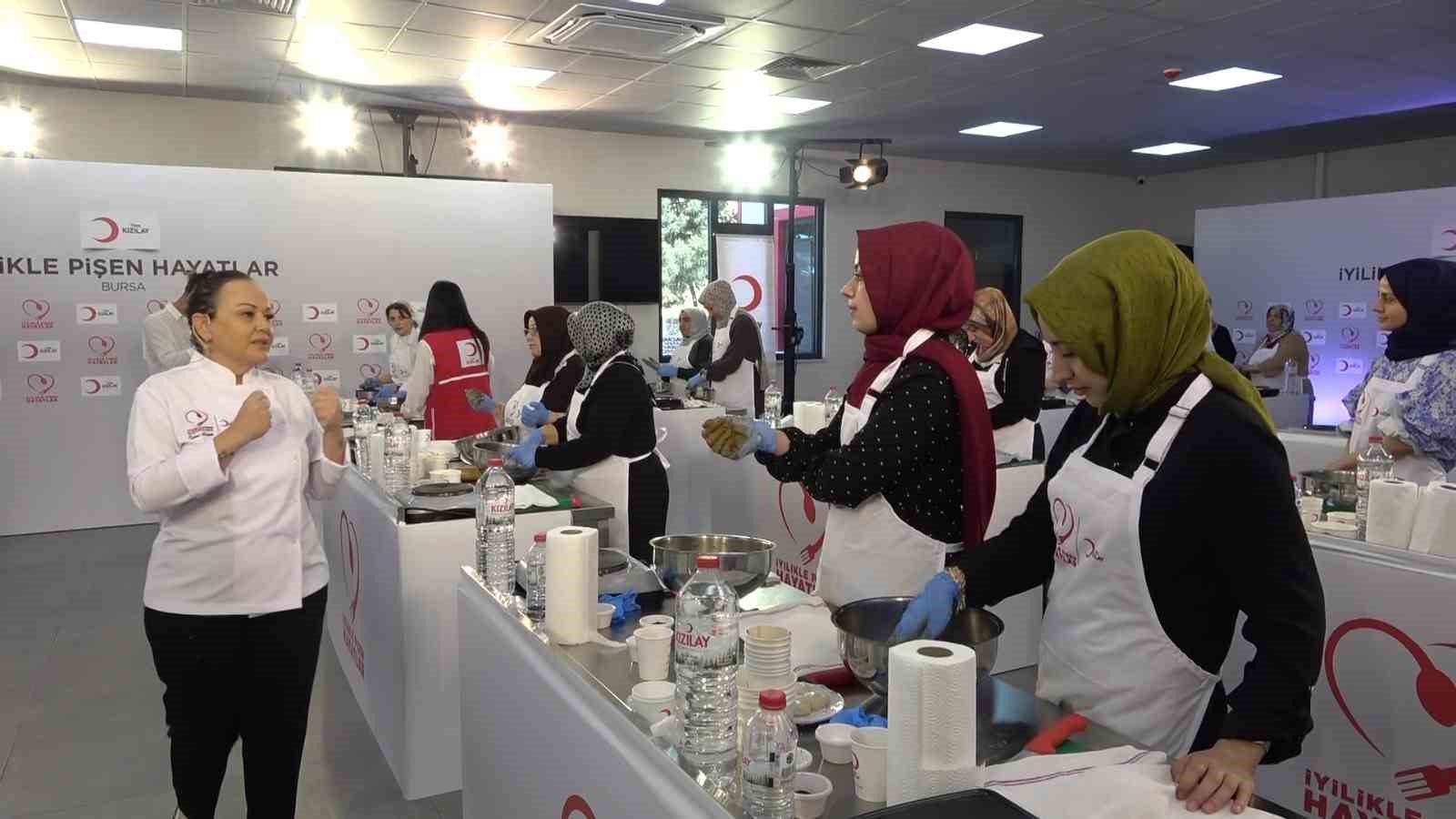turk kizilayin iyilikle pisen hayatlar atolyesi bursada kadinlarla bulustu 0 r3DLzeeQ