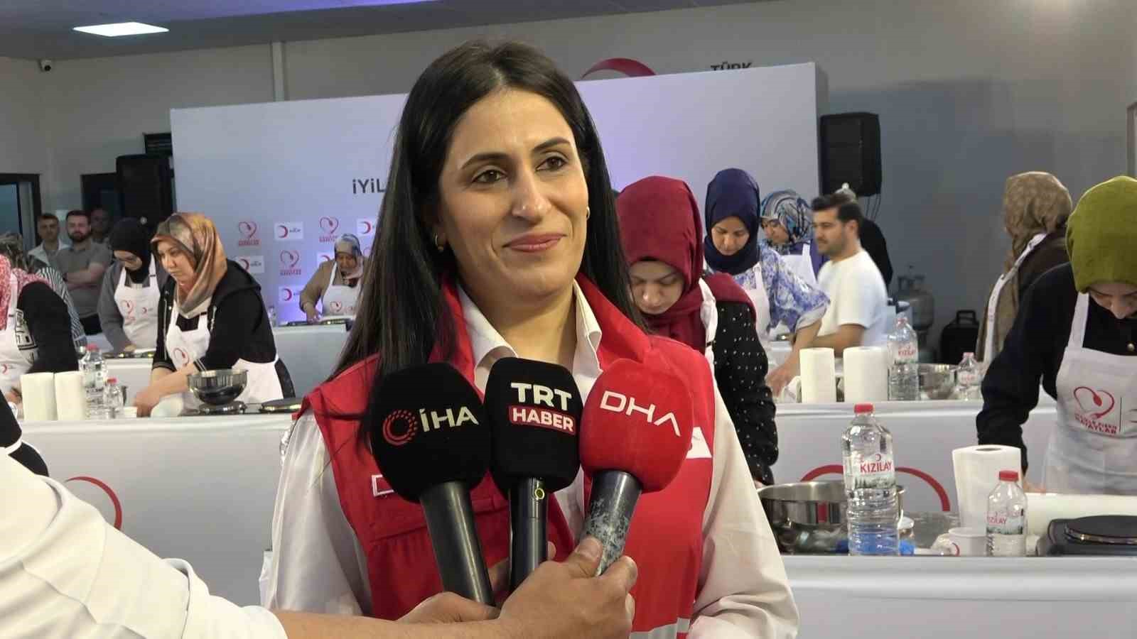 turk kizilayin iyilikle pisen hayatlar atolyesi bursada kadinlarla bulustu 2 9IzeLlHd