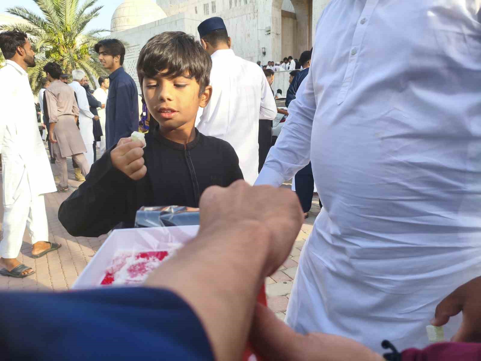 Türk Kızılay’ın Pakistan’da vekaleten kestiği kurbanlar yaklaşık 4 bin 700 aileye dağıtılacak 5 turk kizilayin pakistanda vekaleten kestigi kurbanlar yaklasik 4 bin 700 aileye dagitilacak 1 27y4uqNW